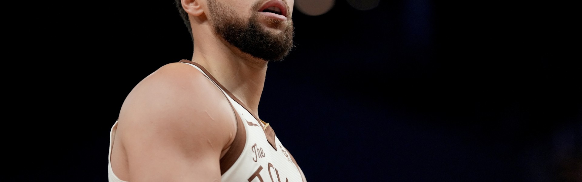 开云APP-库里：我们表现不算失常 只是遭遇太多伤病不得不调整原本预期