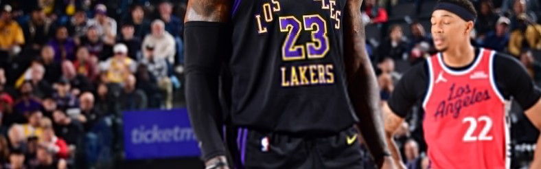 轰23+6+5再刷历史首人纪录！詹皇末节引两波攻防浪潮 41岁不服老