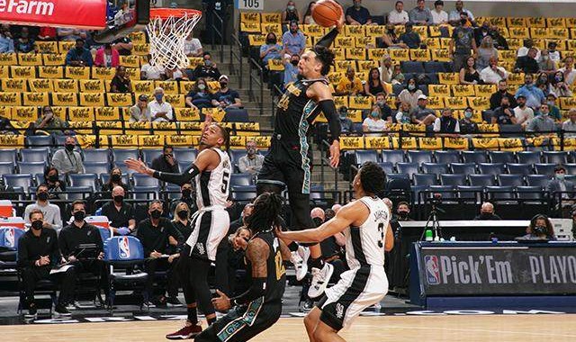 【观察】连续2年无缘季后赛 废墟之中，马刺苦等光明