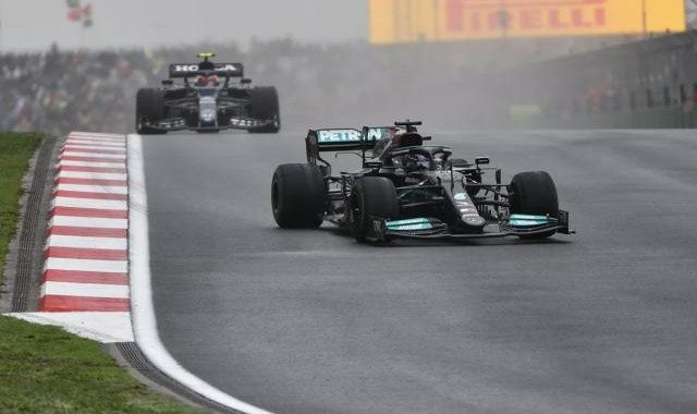 开云APP-汉密尔顿不满车队策略 沃尔夫：不进站有退赛风险